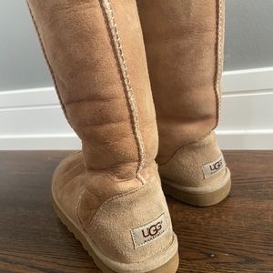 Uggs boots size 6